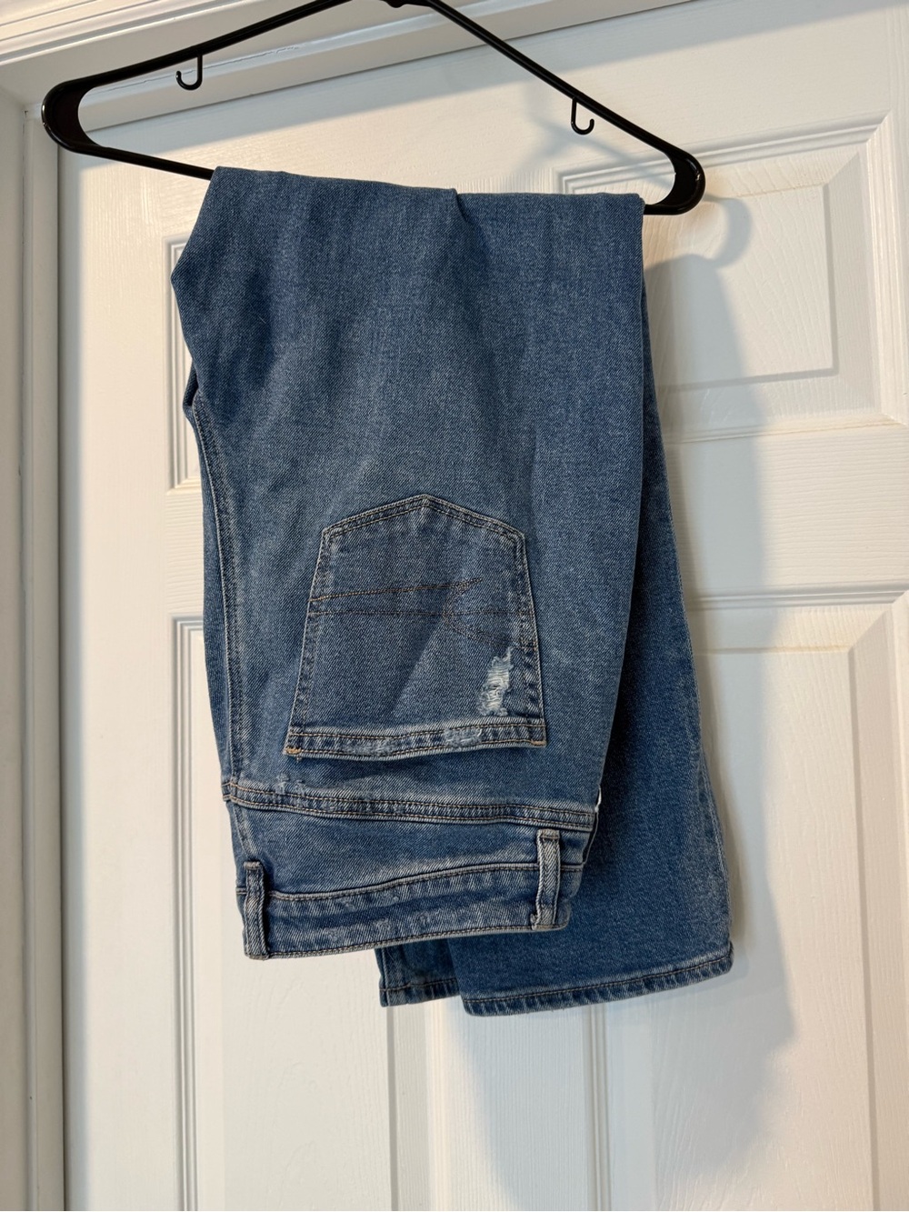 American Eagle Outfitters Women's Mom Straight Leg Jeans